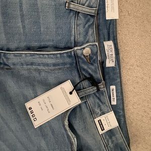 Judy Blue Light Wash Jeans w/shark bite ankle